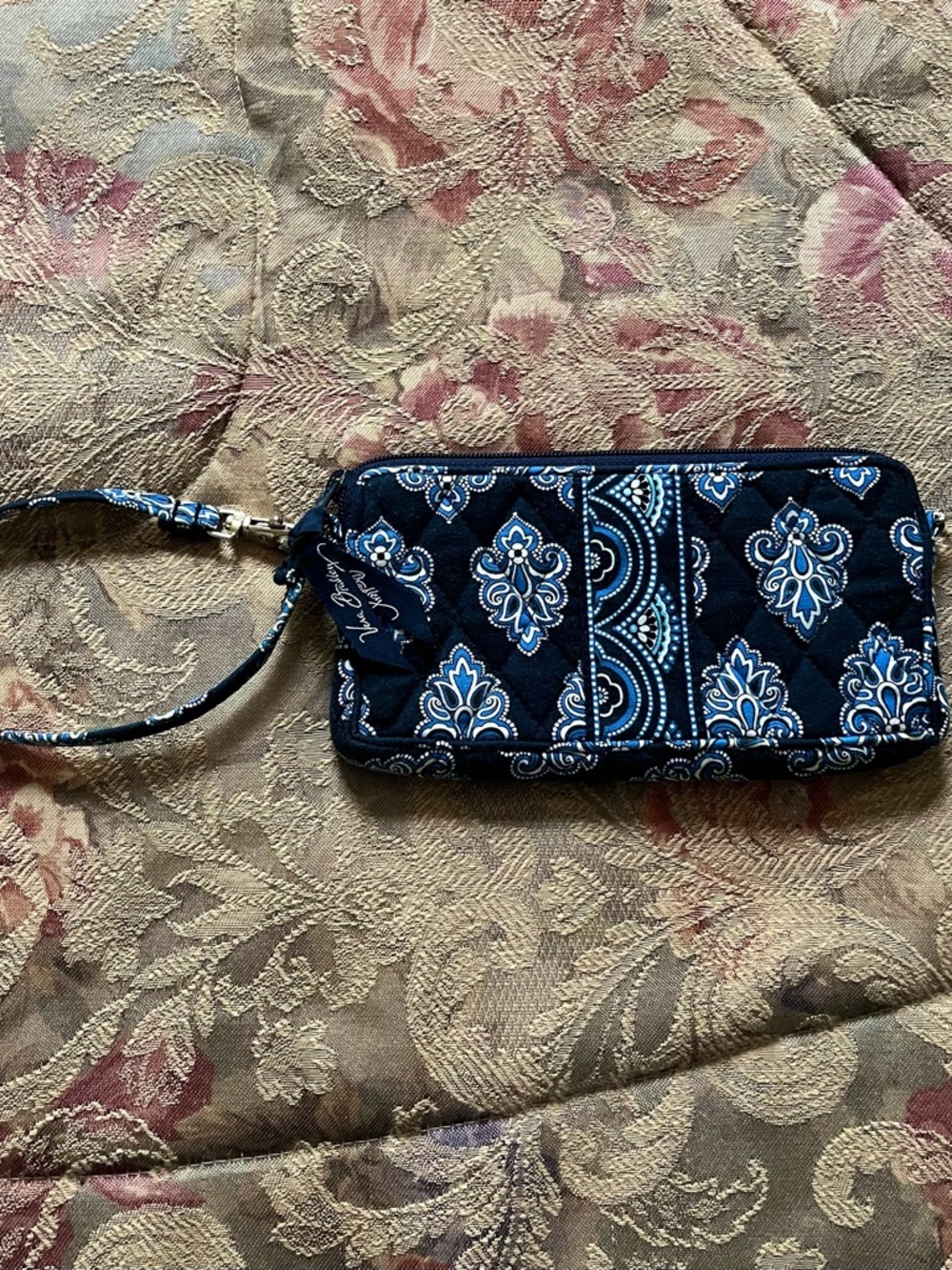 EUC. Vera Bradley wristlet.